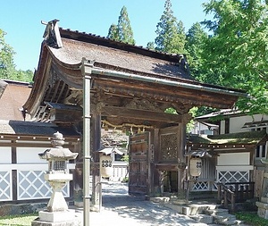 蓮華定院山門
