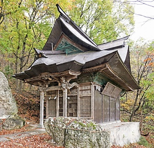 駒形嶽駒弓神社本殿