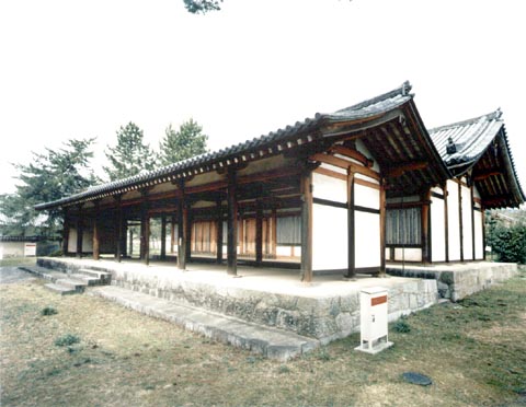 28 Horyu-ji Sai-in (West Temple) Jikido [13] and Hosodono [14]