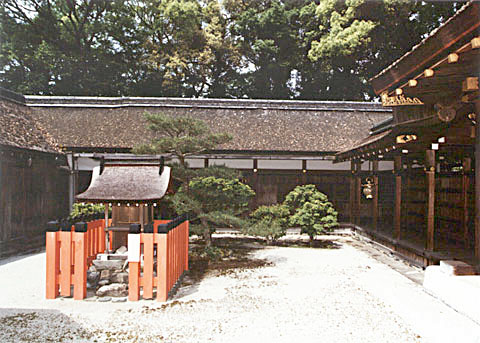 A-8 Kamowakeikazuchi-jinja