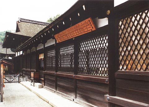 B-10 Kamomioya-jinja