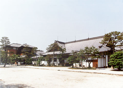 Q-7 Nijo-jo Honmaru-goten