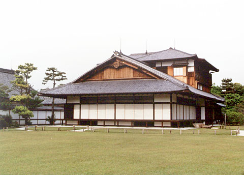 Q-8 Nijo-jo Honmaru-goten