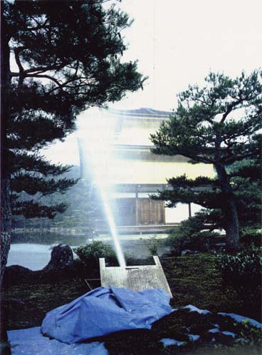 Fire extinguishing equipment at Rokuon-ji (automatic underground water jets) 