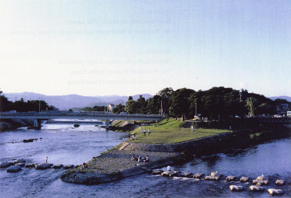 The natural landscape is conserved: near Kamomioya-jinja