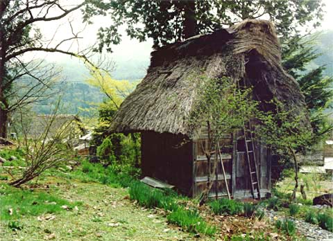2-25. Ogimachi Village: Matsufuru House wooden-walled storage building