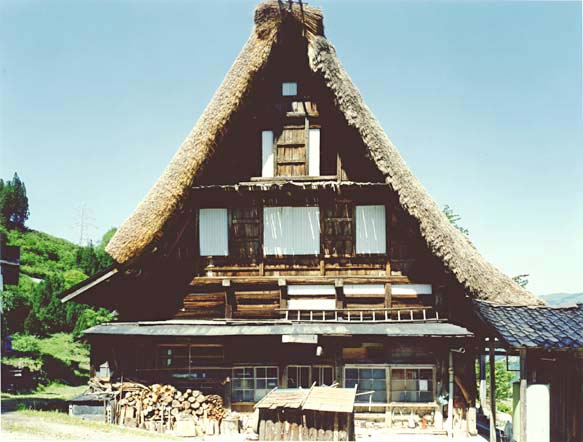 3-10. Ainokura Village: Ikehata House, side view (gable side)