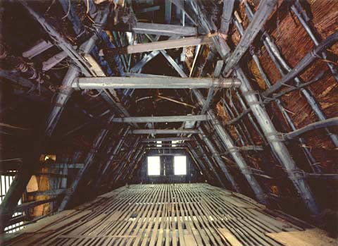 3-14. Ainokura Village: Ikehata House,second level of the roof structure