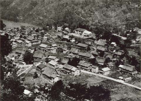 7-12. Disappearance of the Gashho Style: Taira-Mura, Shimonashi Village, ca.1935