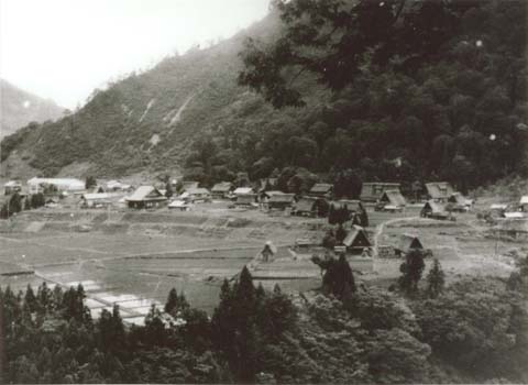 7-14. Disappearance of the Gashho Style: Kamitaira-Mura, Kaimukura Village, ca.1945